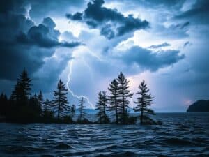 Mehr über den Artikel erfahren Gewitter am See: Wie entstehen sie und warum sind sie besonders faszinierend?