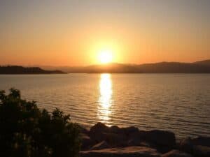 Mehr über den Artikel erfahren Sonnenuntergänge am See – Die besten Orte und Zeiten