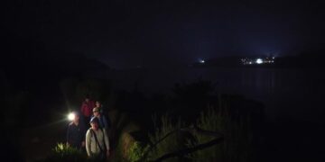 Nachtwanderung mit Stirnlampen rund um den See