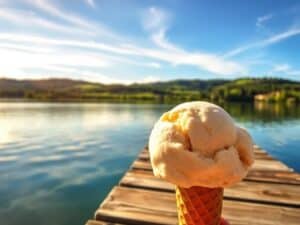 Mehr über den Artikel erfahren Selbstgemachtes Eis – Einfache Rezepte für den Seeausflug